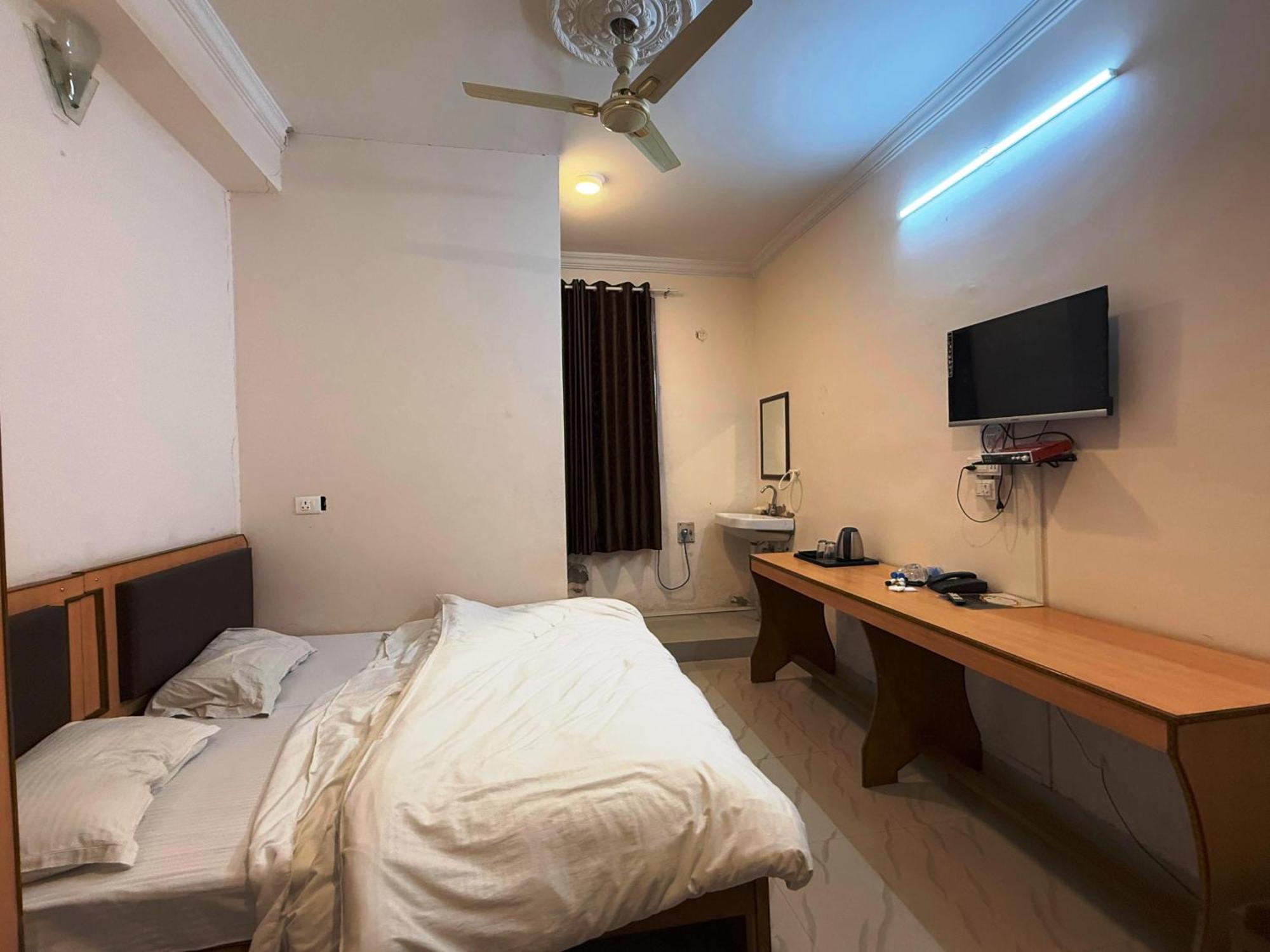 The Patel Stadium Hotel 1 Km From Bus Stand And 2 Km From Railway Station Ajmer Exterior photo